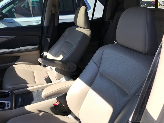 2019 Honda Ridgeline RTL photo 3