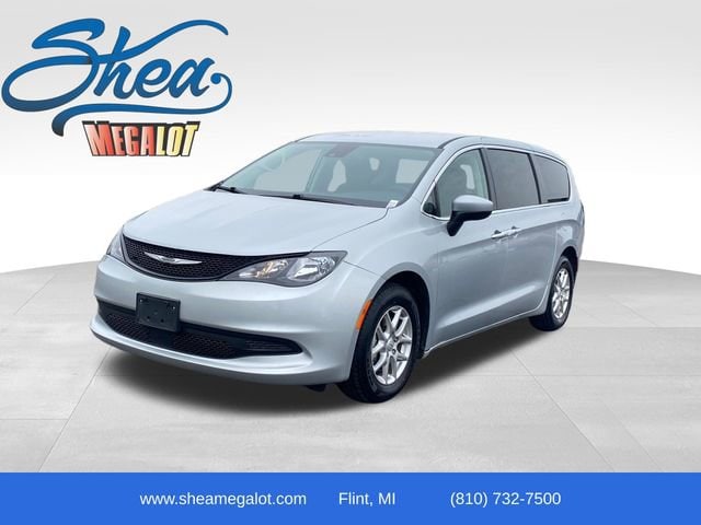 2023 Chrysler Voyager LX's photo
