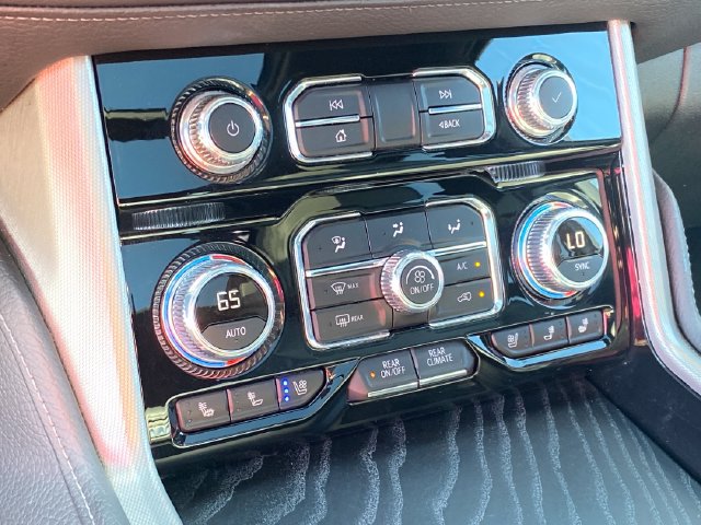 2024 GMC Yukon Denali - Photo 14