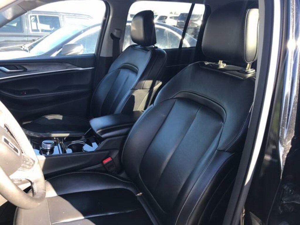 Used 2023 Jeep Grand Cherokee Limited 4x4 SUV