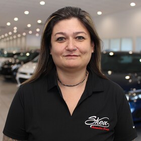 Staff member Amy Malhuzhinsky from b3b3c41870aa