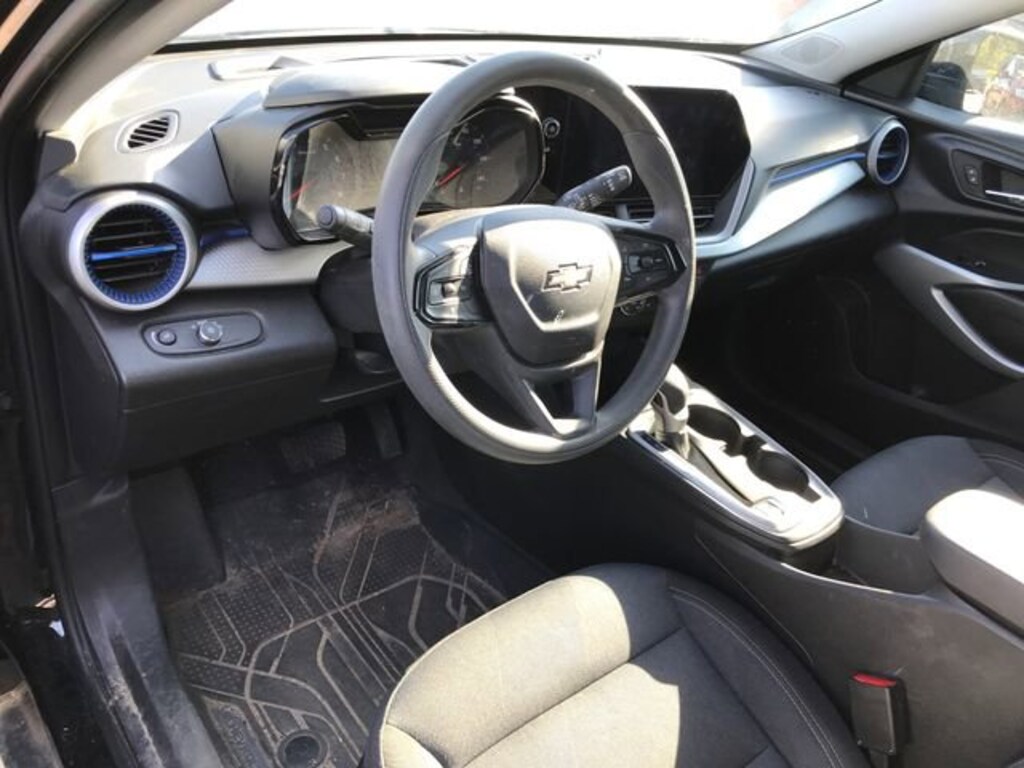 Used 2025 Chevrolet Trax LS SUV