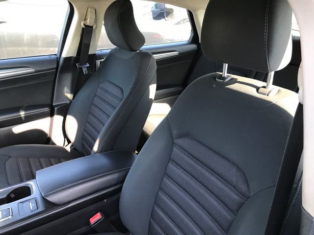2017 Ford Fusion SE photo 3