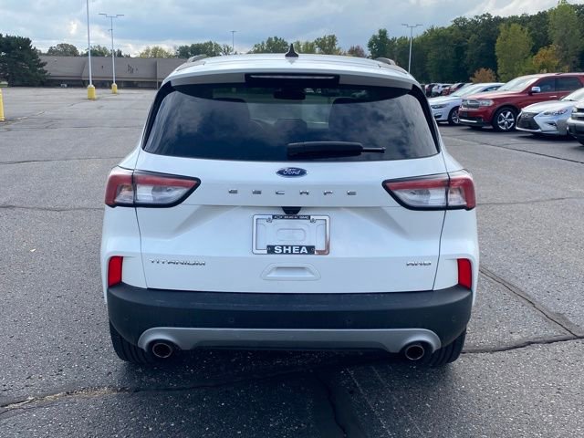 2022 Ford Escape Titanium photo 4