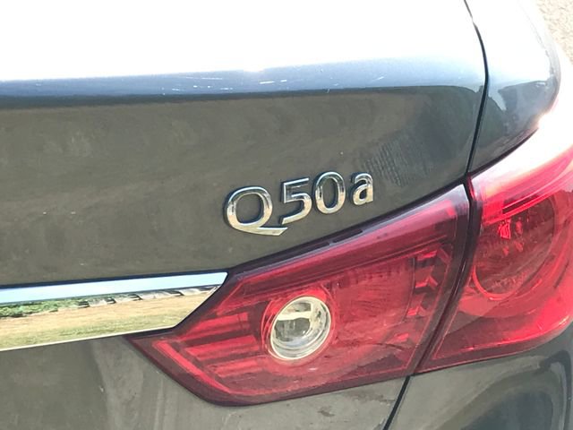 2015 Infiniti Q50 photo 4