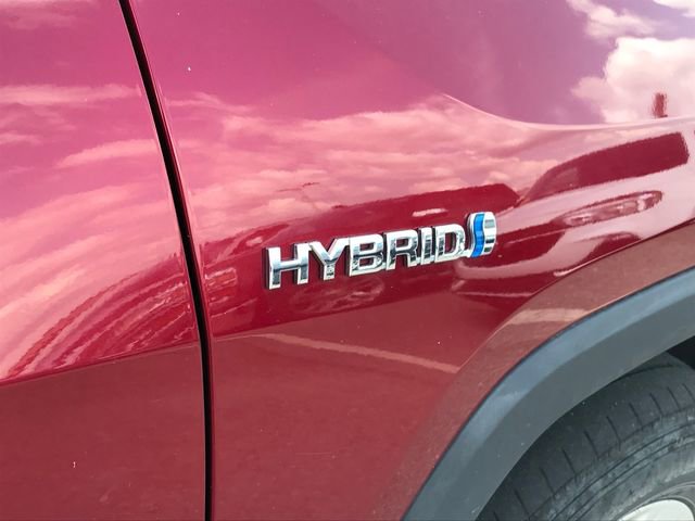 2020 Toyota RAV4 Hybrid XLE photo 3