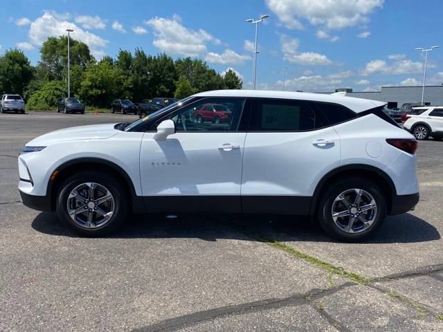 2025 Chevrolet Blazer 2LT photo 2