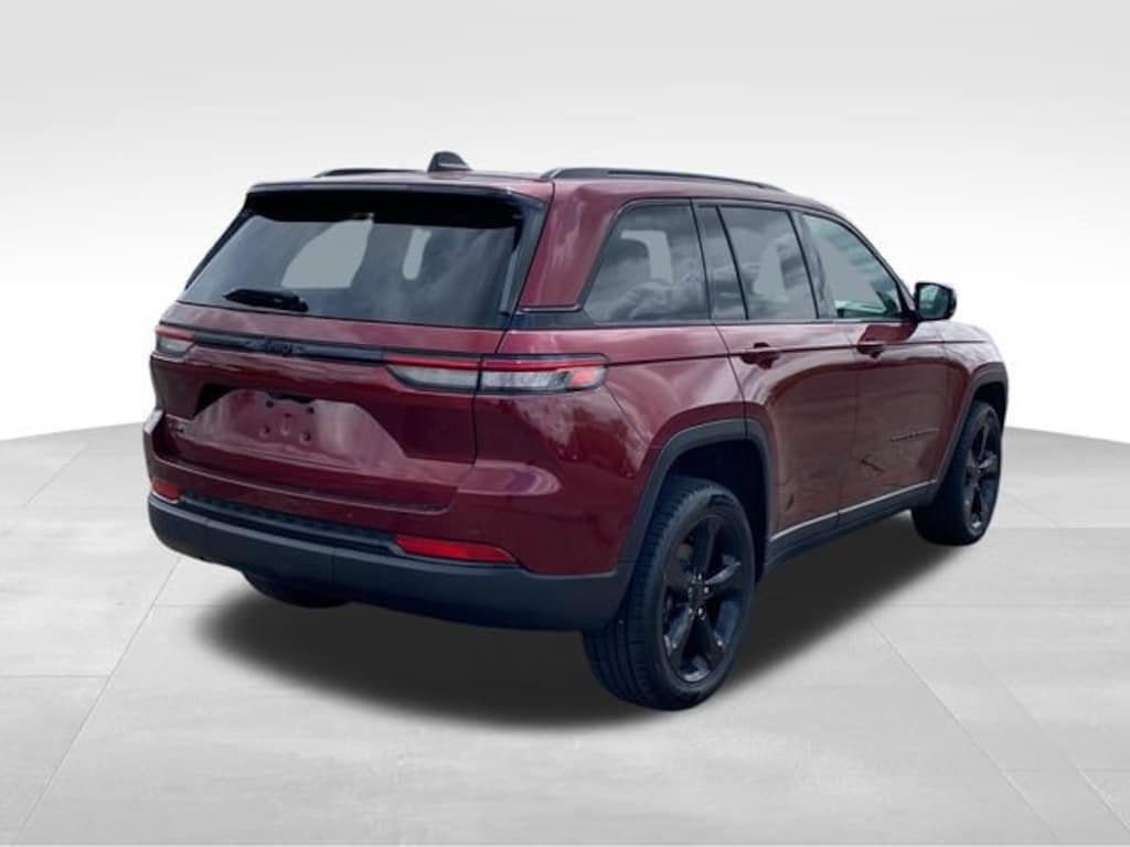 Used 2023 Jeep Grand Cherokee Laredo