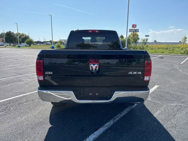 2024 Ram 1500 Classic SLT photo 4