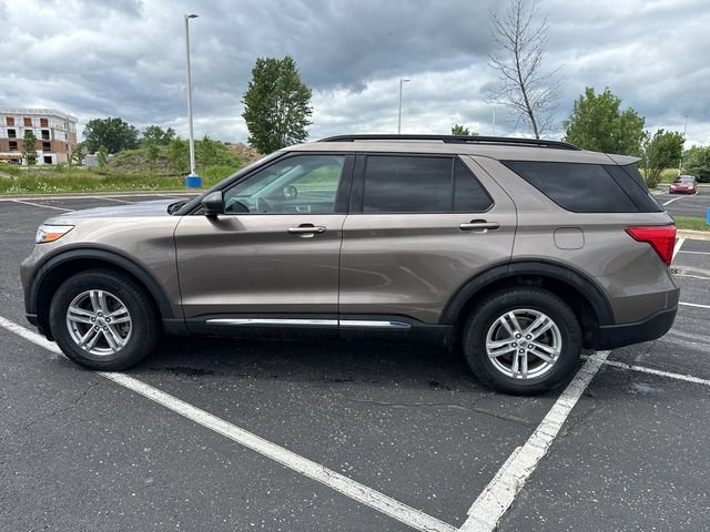 2021 Ford Explorer XLT photo 2