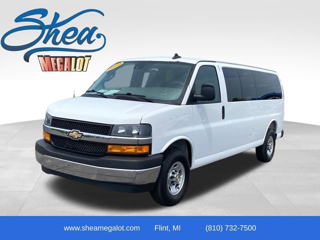 2025 Chevrolet Express 3500 LT Extended's photo