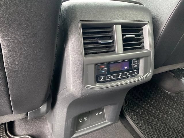 2023 Volkswagen Atlas SEL Premium R-Line - Photo 17