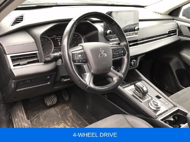 Used 2024 Mitsubishi Outlander SE