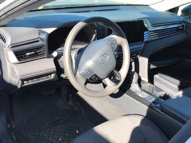 2025 Toyota Camry LE - Photo 27