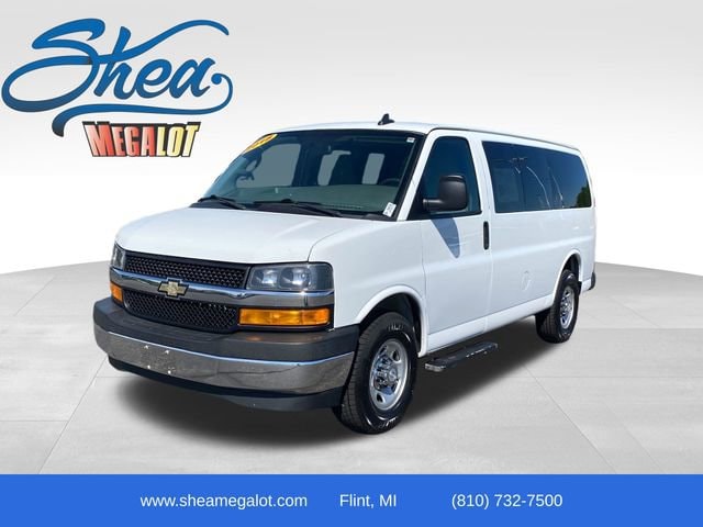 2018 Chevrolet Express 2500 LT's photo