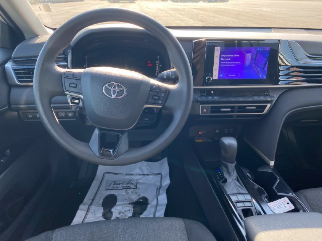 2025 Toyota Camry LE - Photo 7