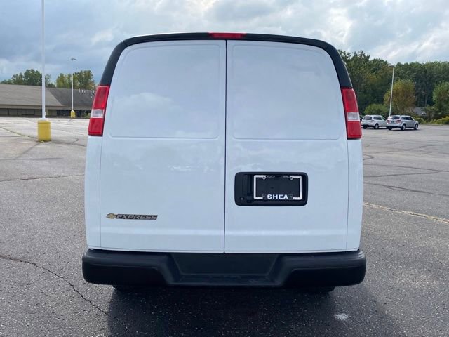 2024 Chevrolet Express Cargo 2500 Van photo 4