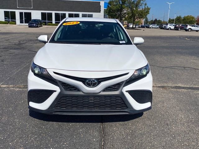 2022 Toyota Camry SE photo 2