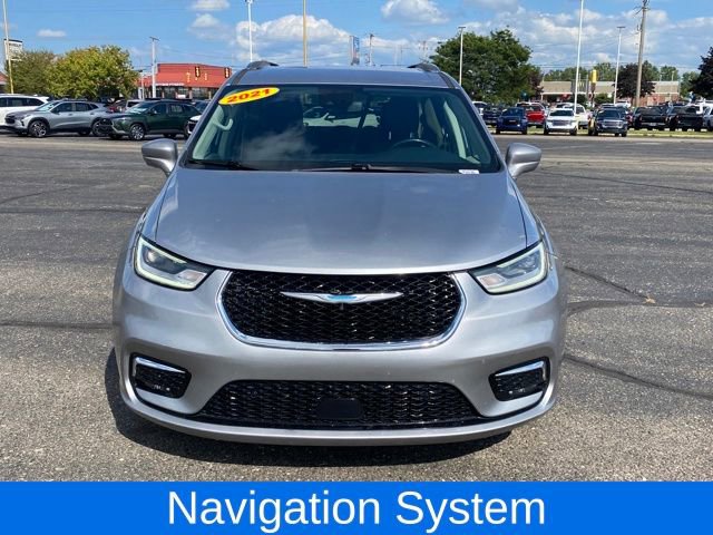 2021 Chrysler Pacifica Hybrid Touring L photo 2