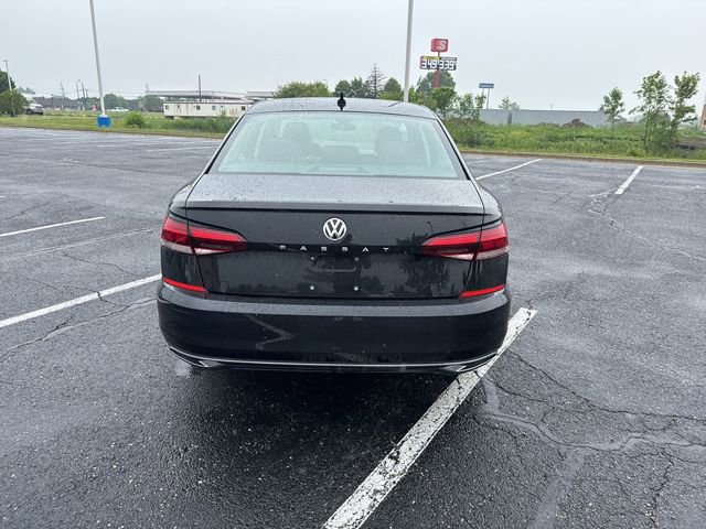 2022 Volkswagen Passat 2.0T Limited photo 3