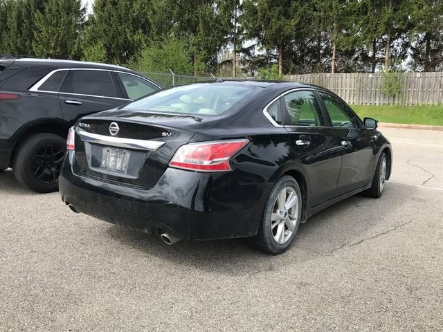 Used 2015 Nissan Altima SV with VIN 1N4AL3AP4FC498631 for sale in Flint Township, MI