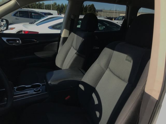 2020 Nissan Pathfinder S photo 3