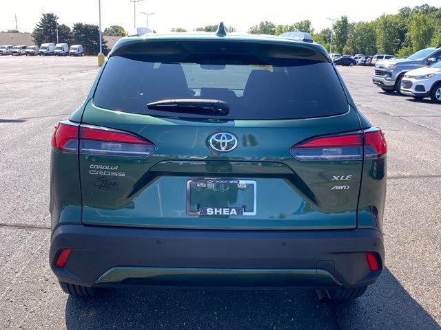 2024 Toyota Corolla Cross XLE photo 4
