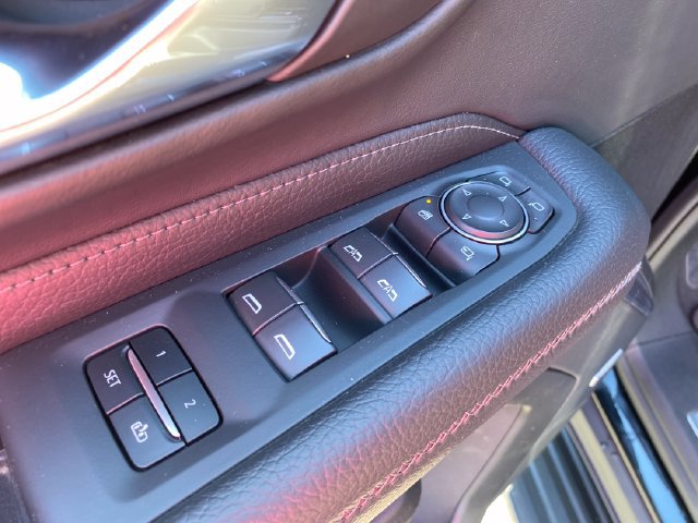 2024 GMC Yukon Denali - Photo 19