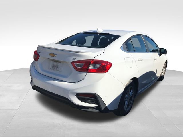 2017 Chevrolet Cruze LT photo 2