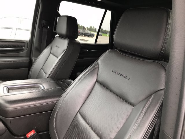 2024 GMC Yukon Denali - Photo 32