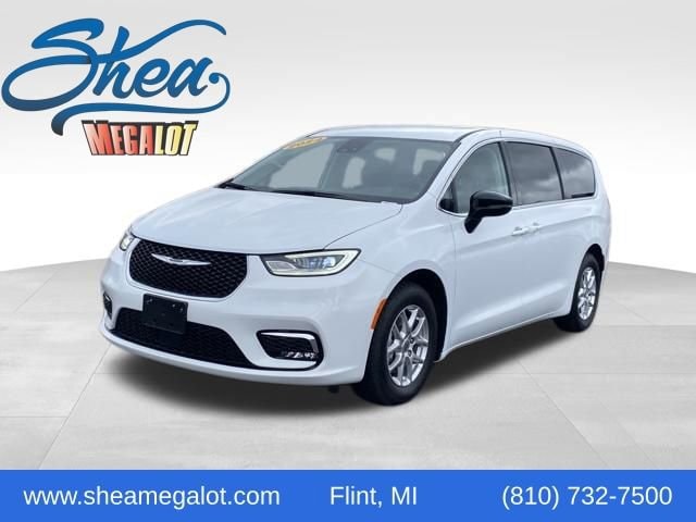 2024 Chrysler Pacifica Touring L's photo