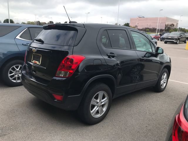 2022 Chevrolet Trax LS photo 2