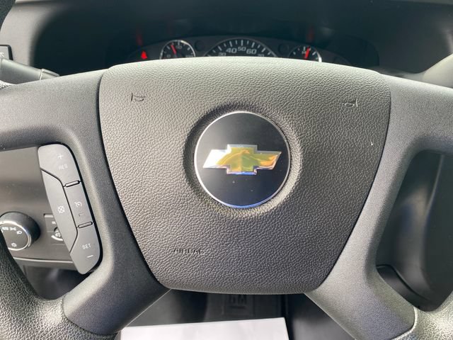 2025 Chevrolet Express Passenger 9