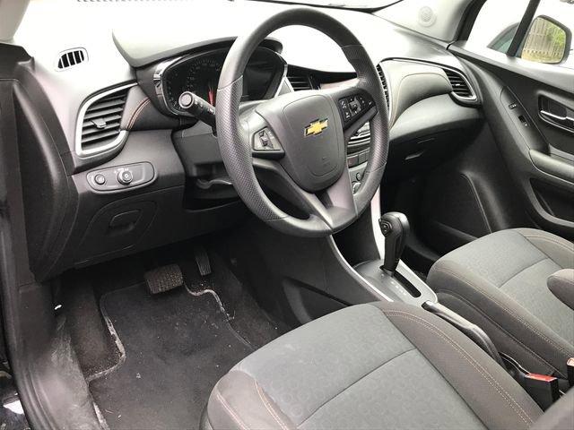 2022 Chevrolet Trax LS photo 3