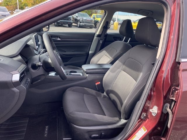 2025 Nissan Altima SV - Photo 14