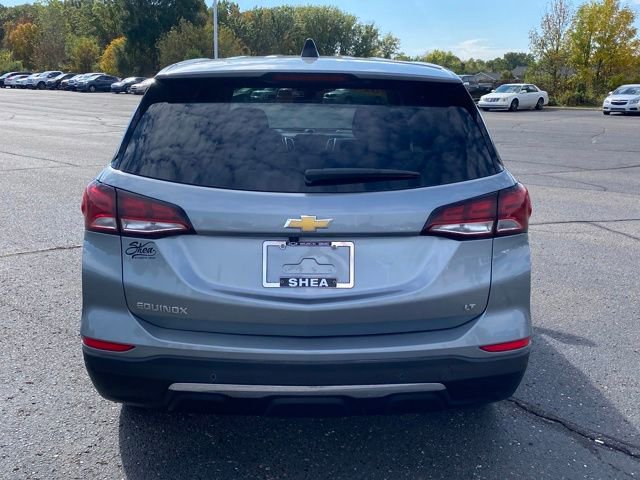 2024 Chevrolet Equinox LT photo 2