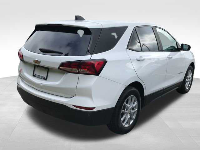 2022 Chevrolet Equinox LS photo 2