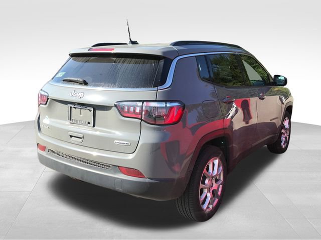 2023 Jeep Compass Latitude Lux photo 2