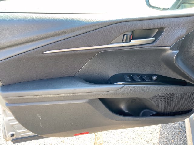 2025 Toyota Camry LE - Photo 15