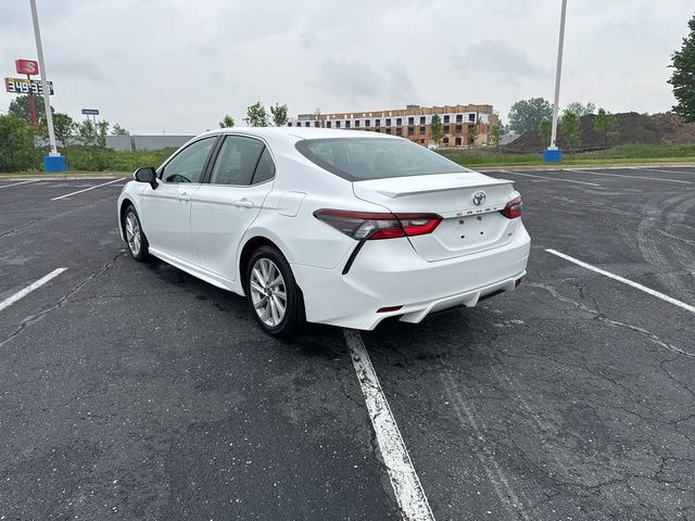 2022 Toyota Camry SE photo 3