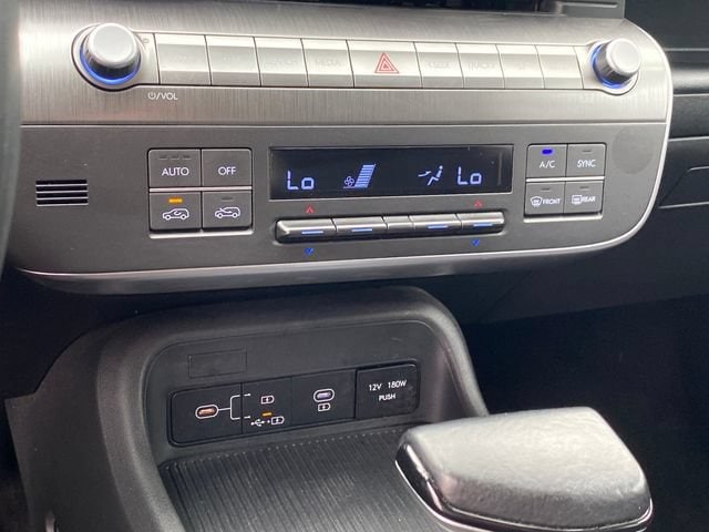 2025 Hyundai Kona SEL - Photo 12
