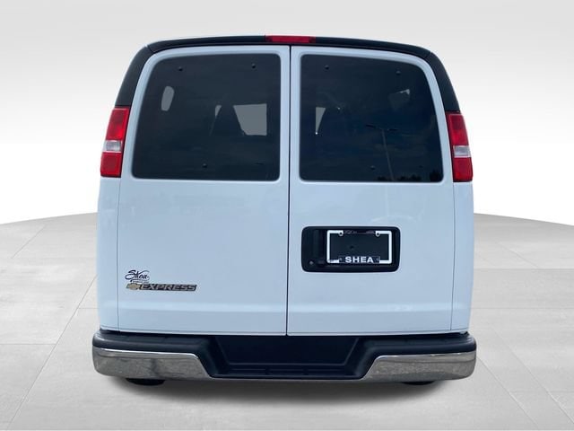 2025 Chevrolet Express Passenger 5