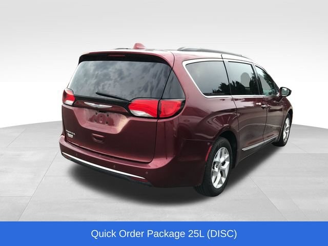 Used 2017 Chrysler Pacifica Touring-L with VIN 2C4RC1BG7HR635555 for sale in Flint Township, MI