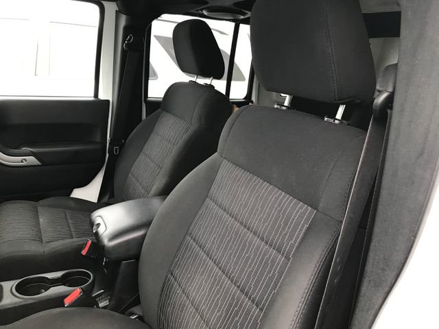 2012 Jeep Wrangler Unlimited Sahara photo 4