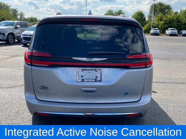 2021 Chrysler Pacifica Hybrid Touring L photo 4