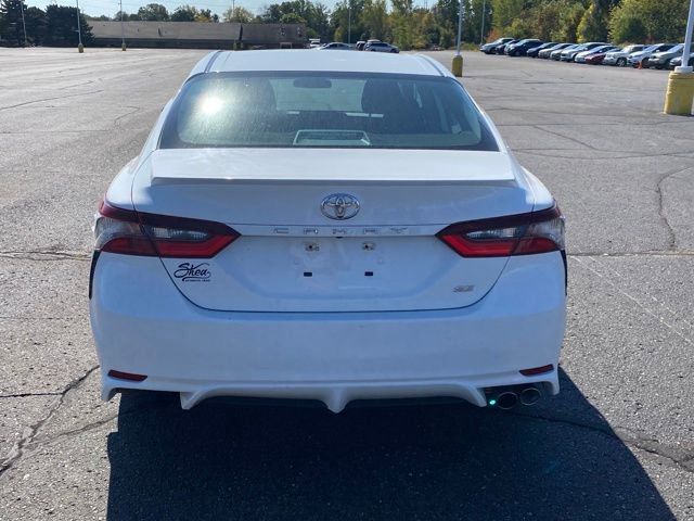 2022 Toyota Camry SE photo 4