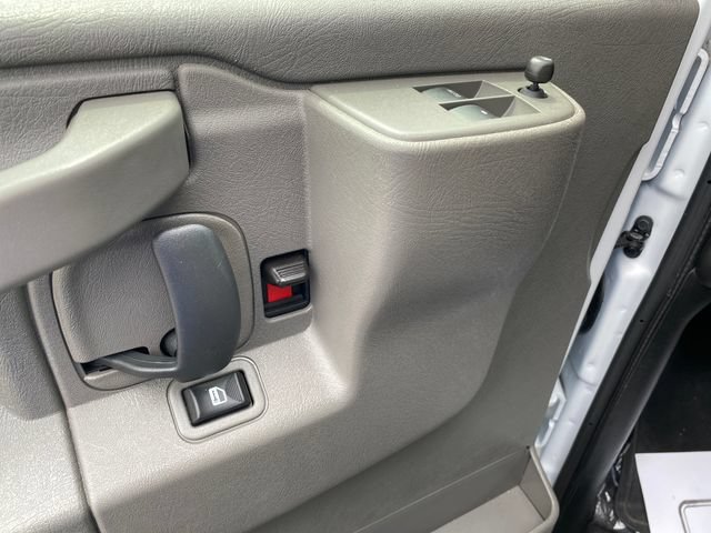 2025 Chevrolet Express Passenger 16