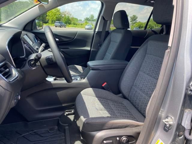 2024 Chevrolet Equinox LT photo 2