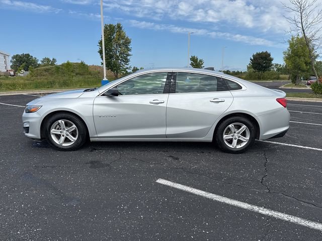 2021 Chevrolet Malibu LS photo 2