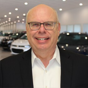 Staff member Bob Drudge from ID_525043